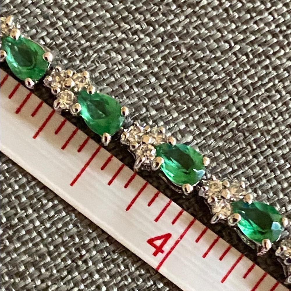 Estate Green and White Stone Tennis Bracelet - Picture 3 of 9